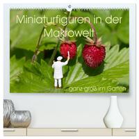 Miniaturfiguren in der Makrowelt ...ganz groß im Garten (hochwertiger Premium Wandkalender 2025 DIN A2 quer), Kunstdruck in Hochglanz