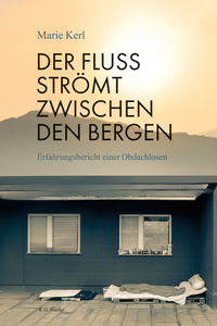 Der Fluss strömt zwischen den Bergen