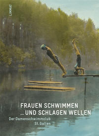 Frauen schwimmen … und schlagen Wellen
