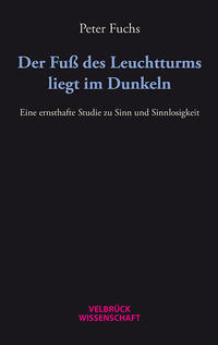 Der Fuß des Leuchtturms liegt im Dunkeln