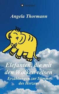 Elefanten, die mit den Wolken reisen