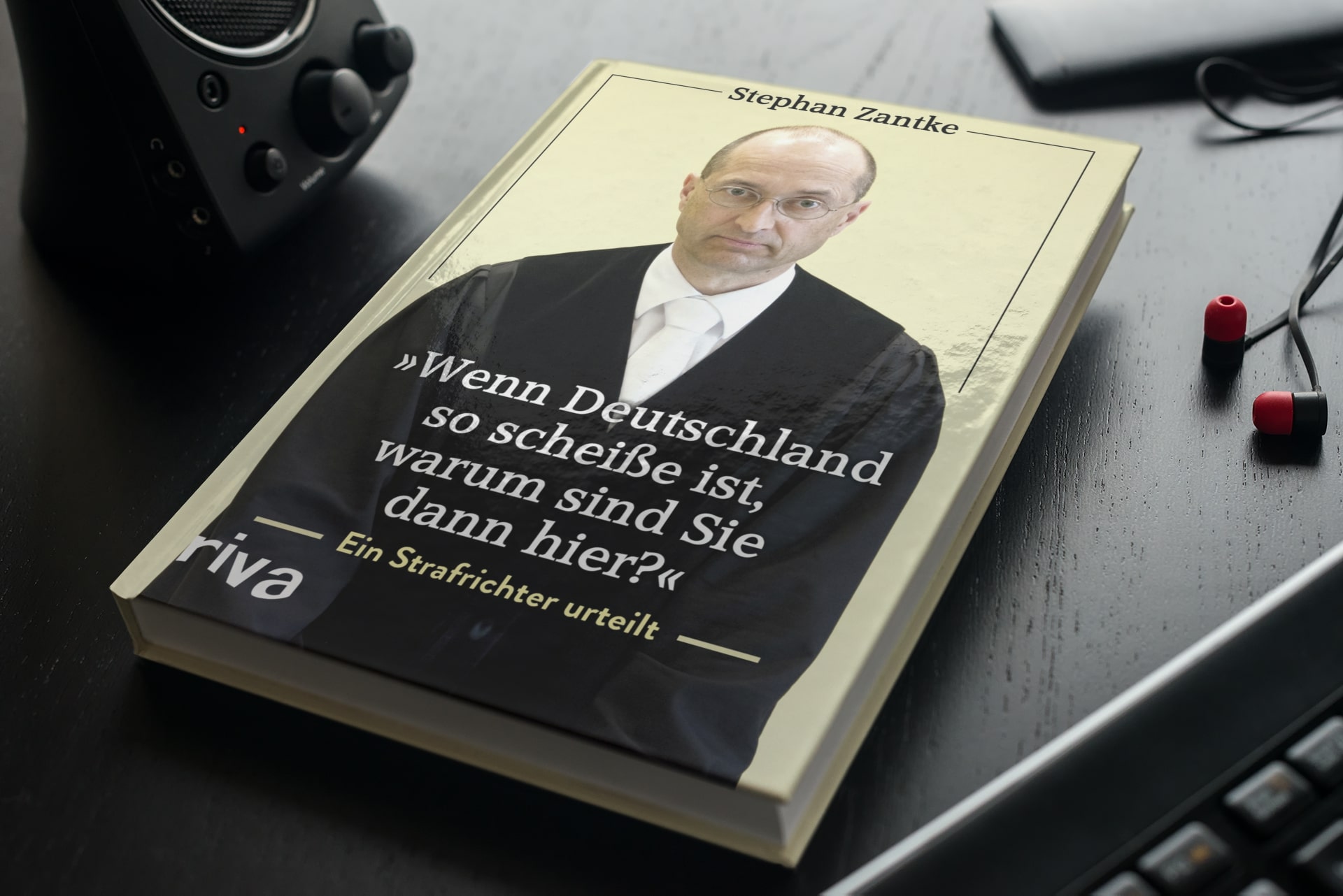 Beispielinhalt (Bild) "Wenn Deutschland so scheiße ist, warum sind Sie dann hier?"