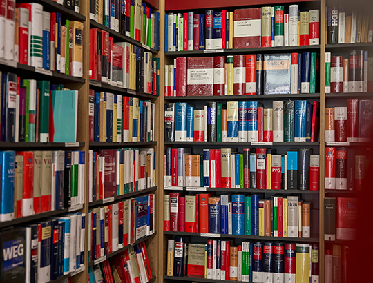 Bücherregal